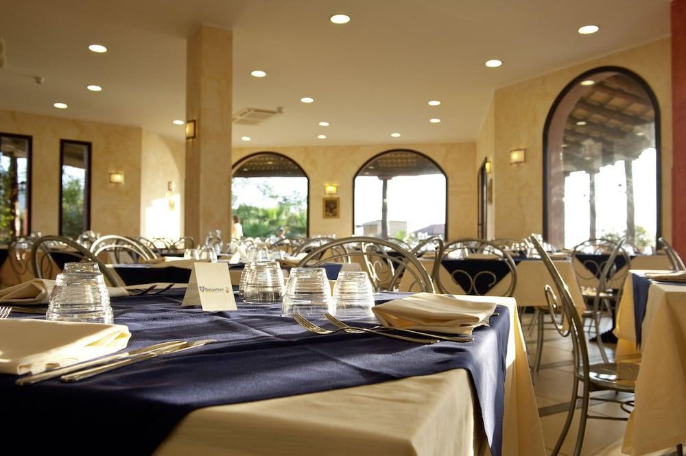 Bv Borgo Del Principe Hotel Дзамброне Екстериор снимка