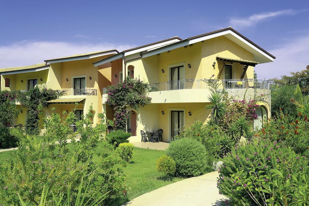 Bv Borgo Del Principe Hotel Дзамброне Екстериор снимка
