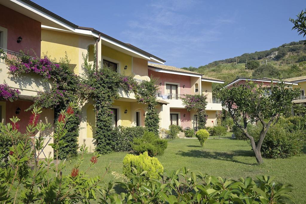 Bv Borgo Del Principe Hotel Дзамброне Екстериор снимка