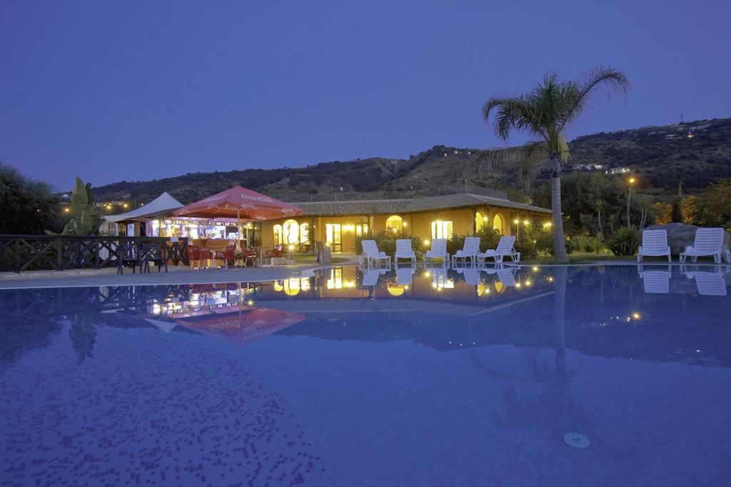 Bv Borgo Del Principe Hotel Дзамброне Екстериор снимка