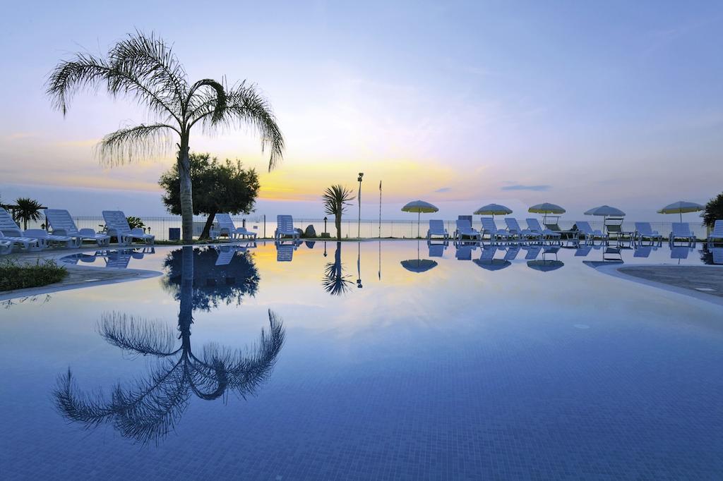 Bv Borgo Del Principe Hotel Дзамброне Екстериор снимка