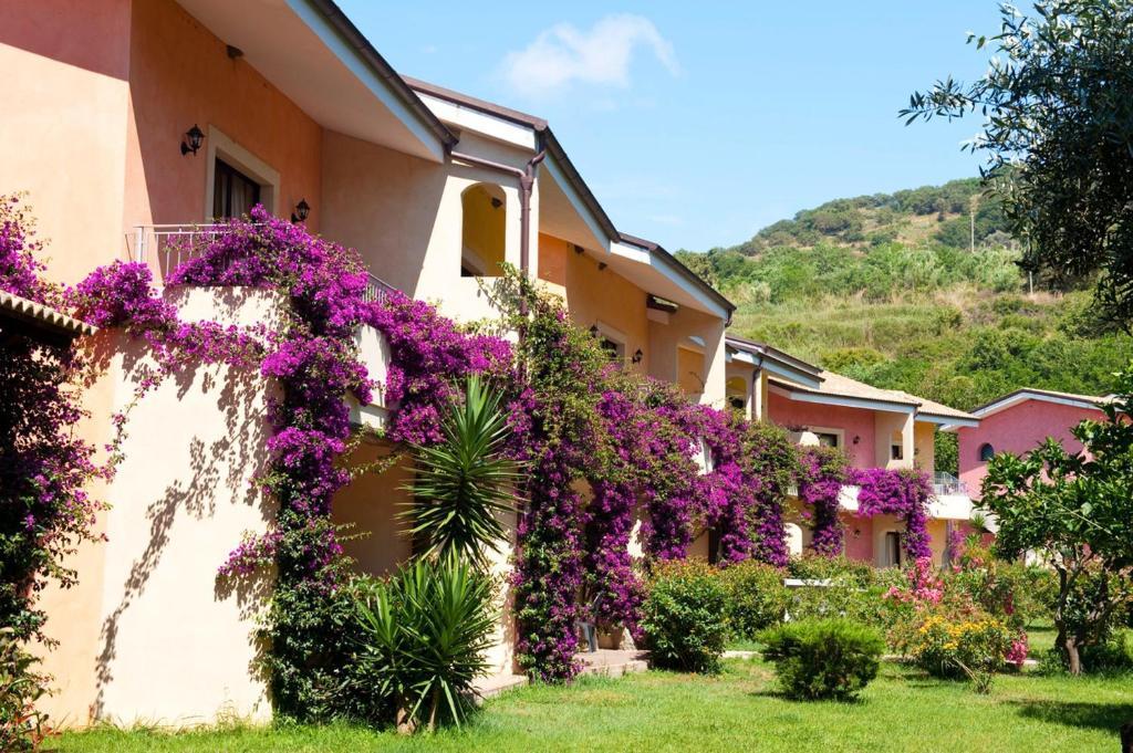 Bv Borgo Del Principe Hotel Дзамброне Екстериор снимка